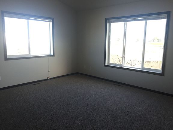 5th image of 916 Eaglewood Ave