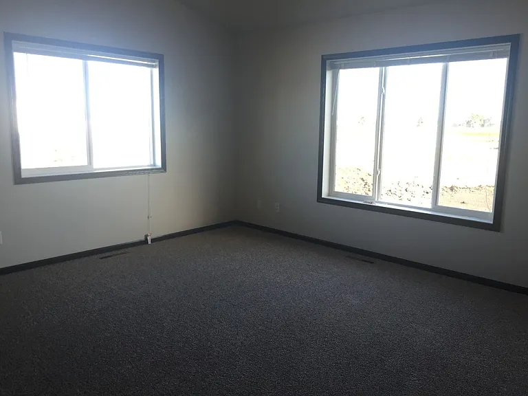 916 Eaglewood Ave — Photo 5