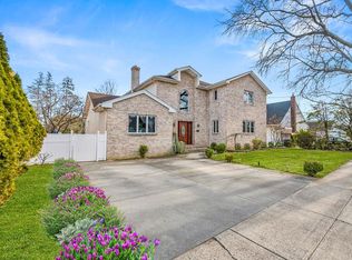 206 Crest Ave, Elmont, NY 11003
