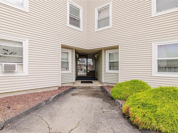 2nd image of 200 Woodlawn Ave #C-309