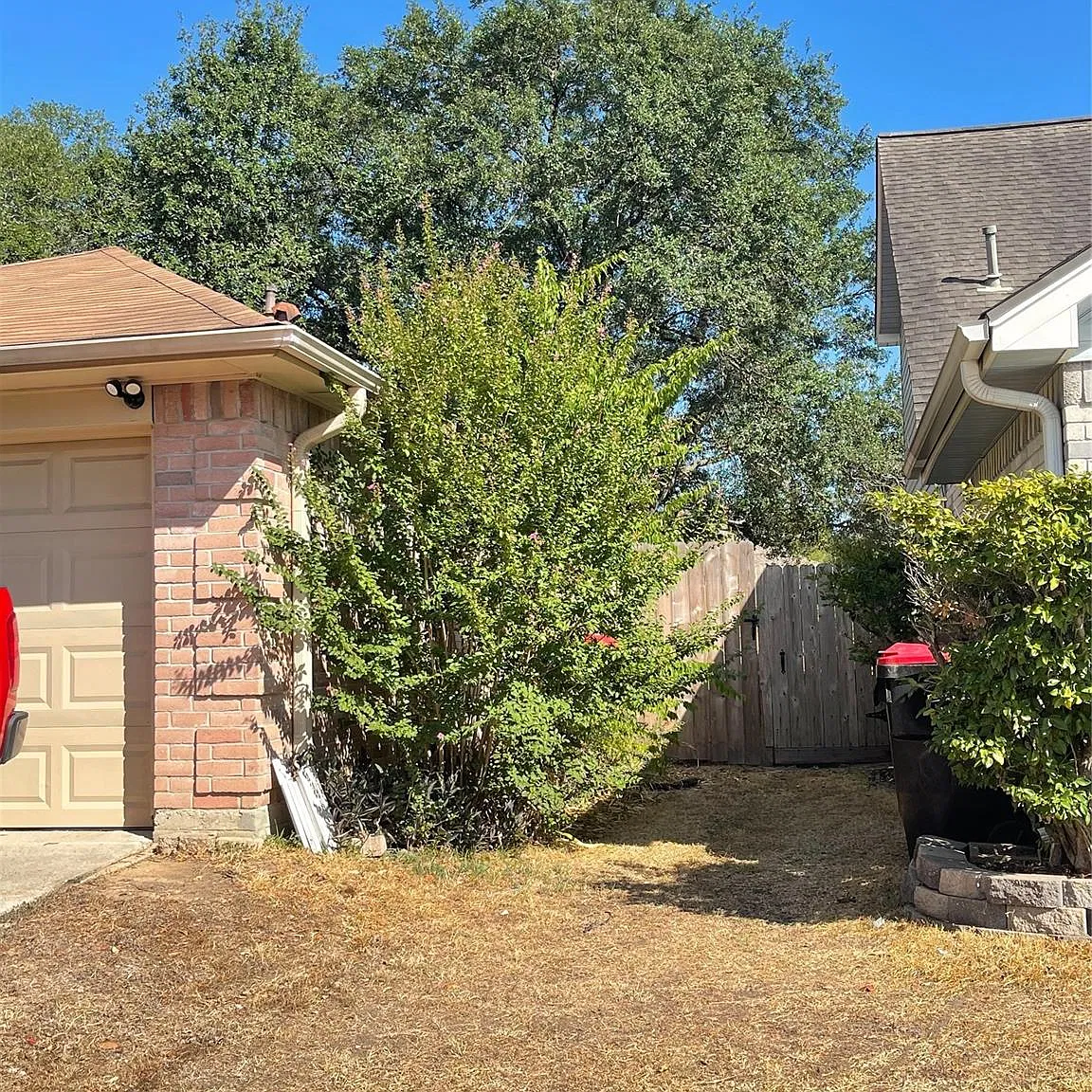 4 bed, 2.0 bath, 1464 sqft, $2,500 — Photo 3