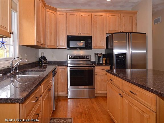 4th image of 42 White Oak Ct
