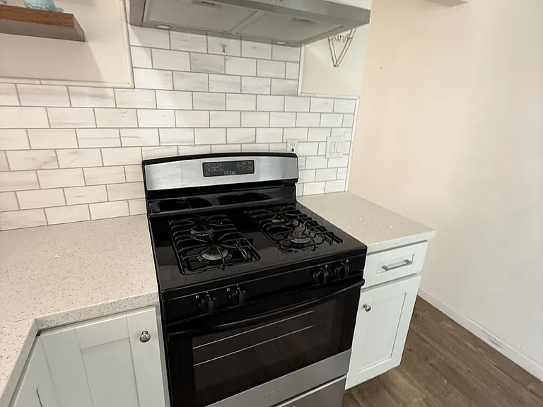 390 Magnolia Cir — Photo 3