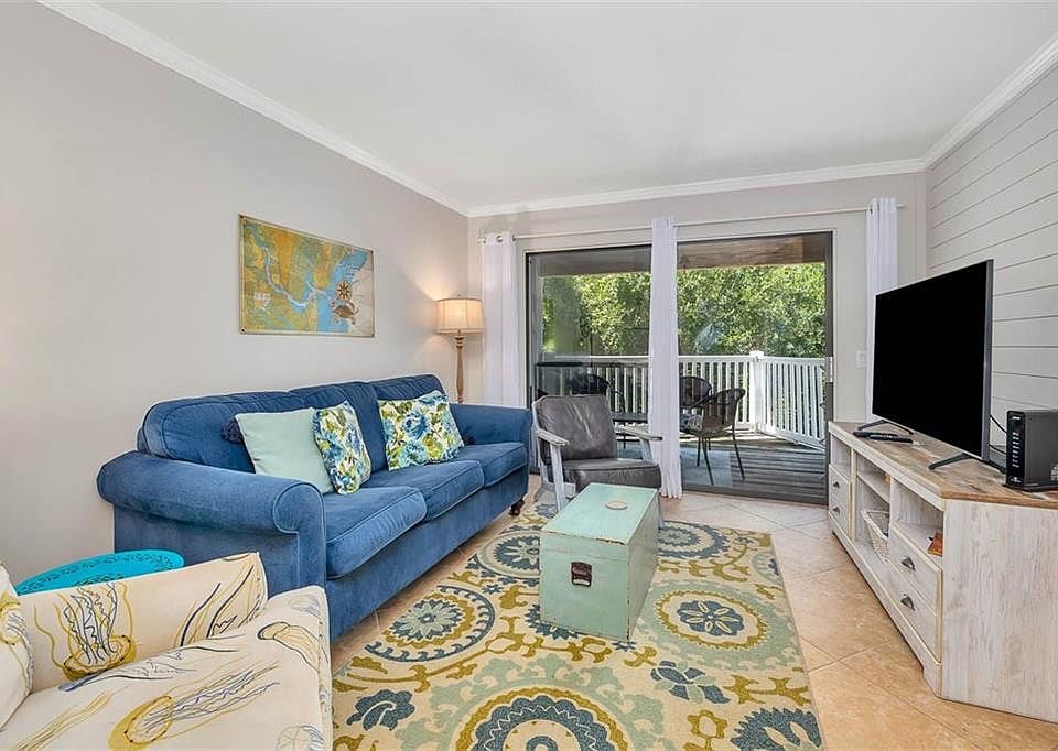 1st image of 1524 Wood Ave Unit 214