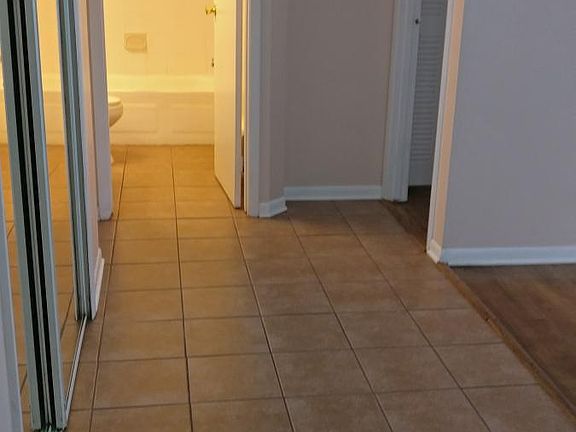 3rd image of 1886 Somerset Dr