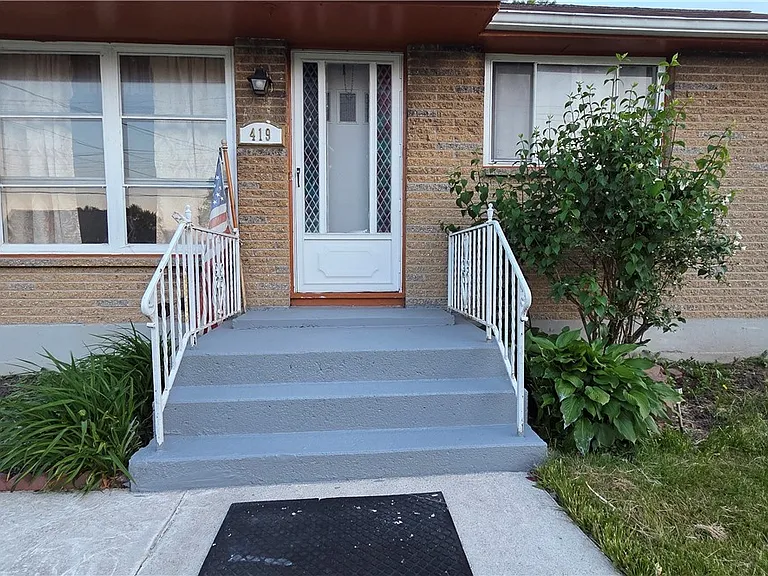 419 Cherokee Dr — Photo 2