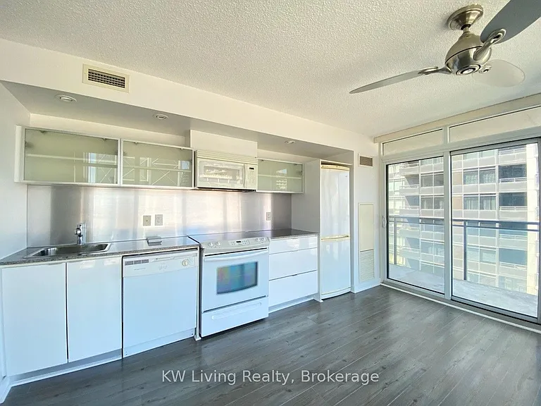 4K Spadina Ave #702 — Photo 6