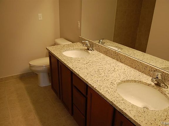 5th image of 24078 Hemlock Dr #17