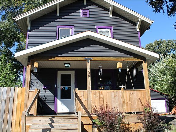 2nd image of 909 Bellevue Ave