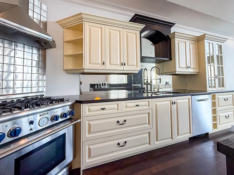 2307 Marine Dr — Photo 15