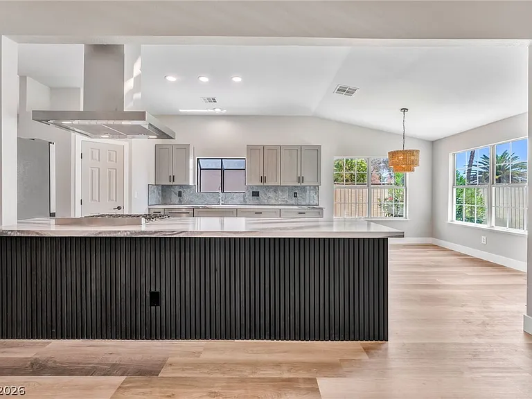 5121 Burr Oak Dr — Photo 9
