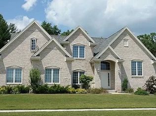 7816 Honeysuckle Dr, Maumee, OH