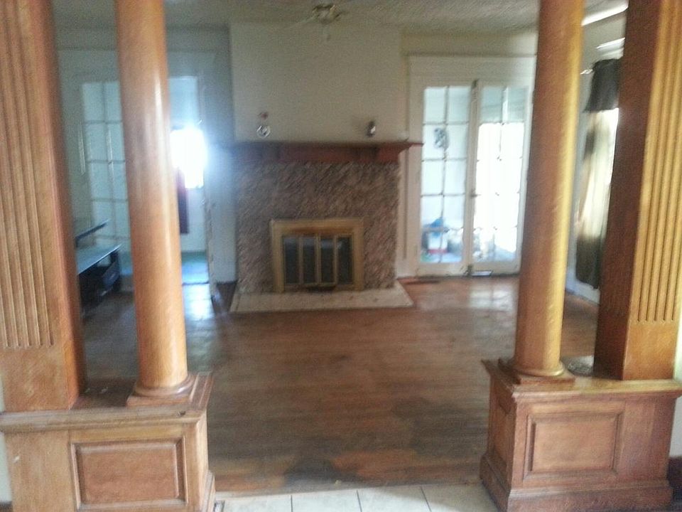 2nd image of 1700 Park St