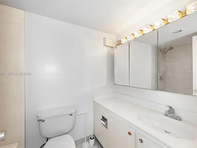 430 Golden Isles Dr #707 — Photo 11