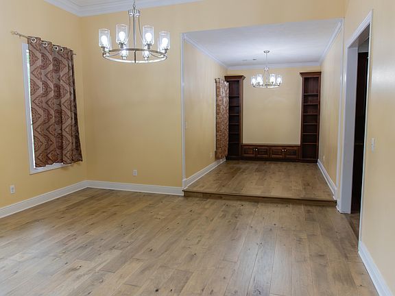 5th image of 1103 Steele Rd