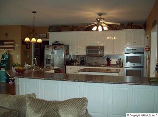 31 Helen Dr, Hartselle, AL 35640