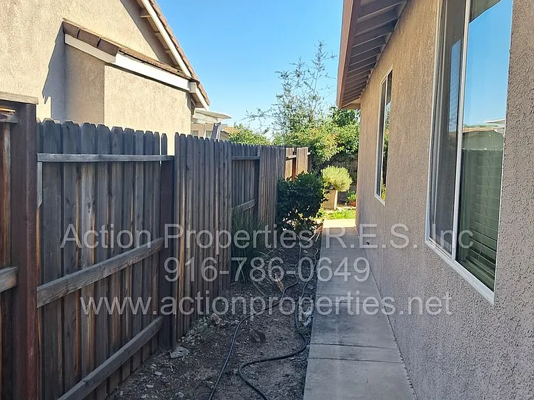 6145 Crater Lake Dr — Photo 68