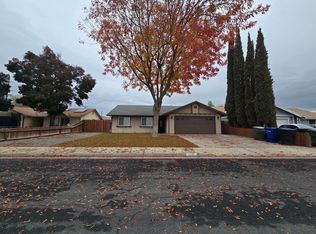 1035 Michelle Ct, Hanford, CA 93230
