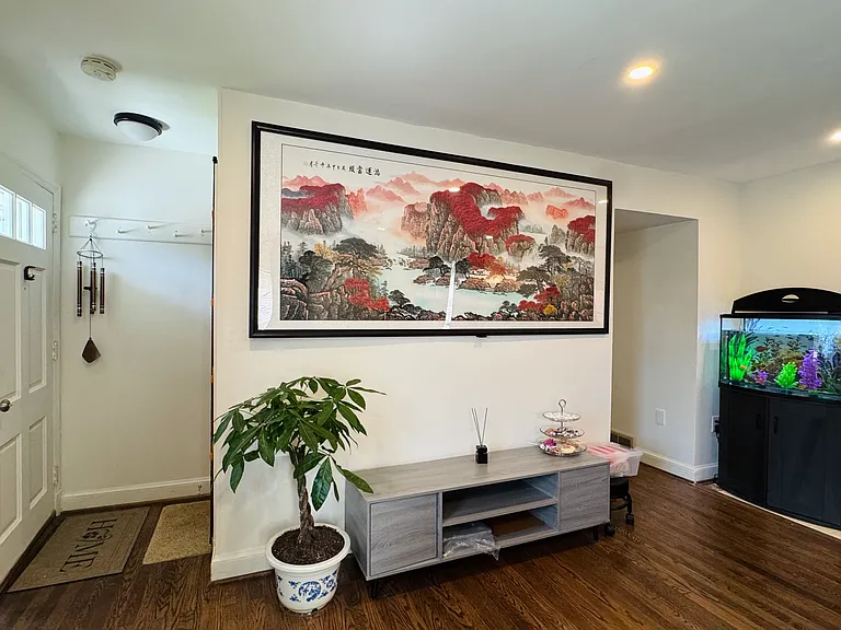 1103 Edmonston Dr — Photo 2