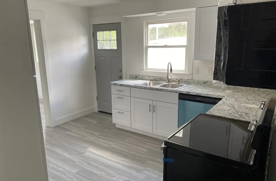 230 N 3rd St — Photo 3