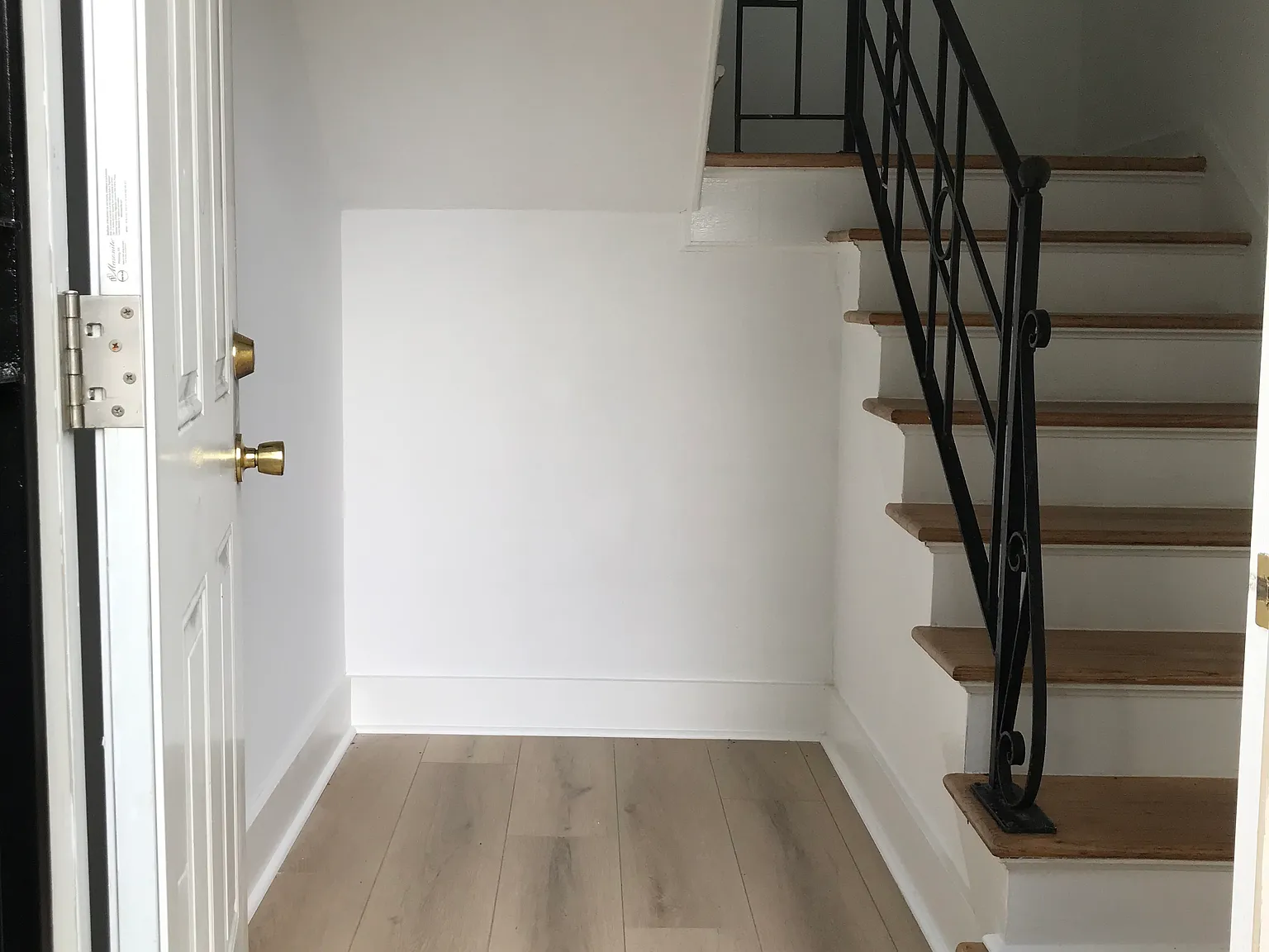 1 bed, 900 sqft, $1,750 — Photo 2