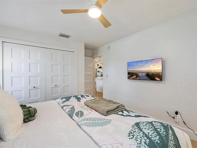 4523 Fluvia Ave — Photo 13