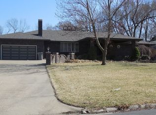 933 Huntington Rd, Emporia, KS 66801
