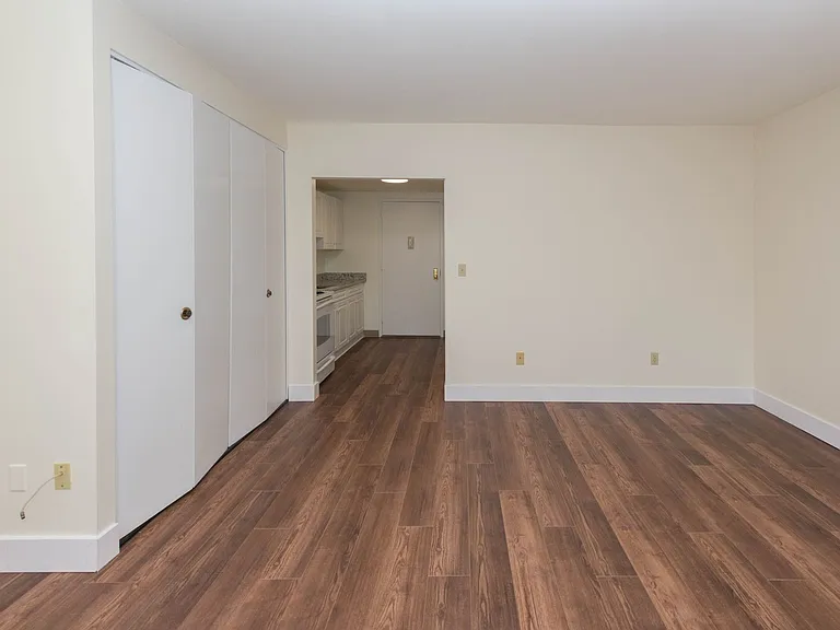 Lakewood Apartments — Photo 8