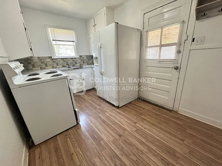 114 Avenue V — Photo 6