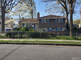 31 Soren St, Fords, NJ 08863