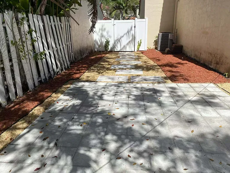 948 Jade Ct — Photo 12