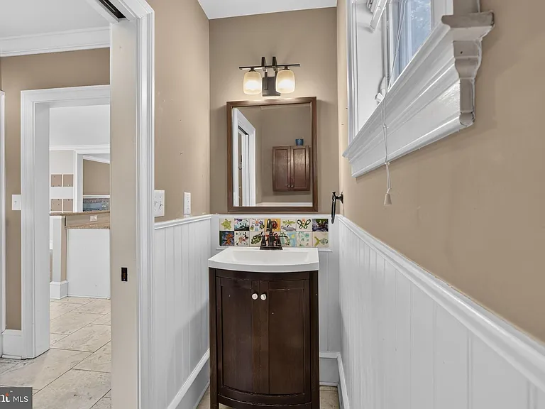 21 E Redman Ave — Photo 30
