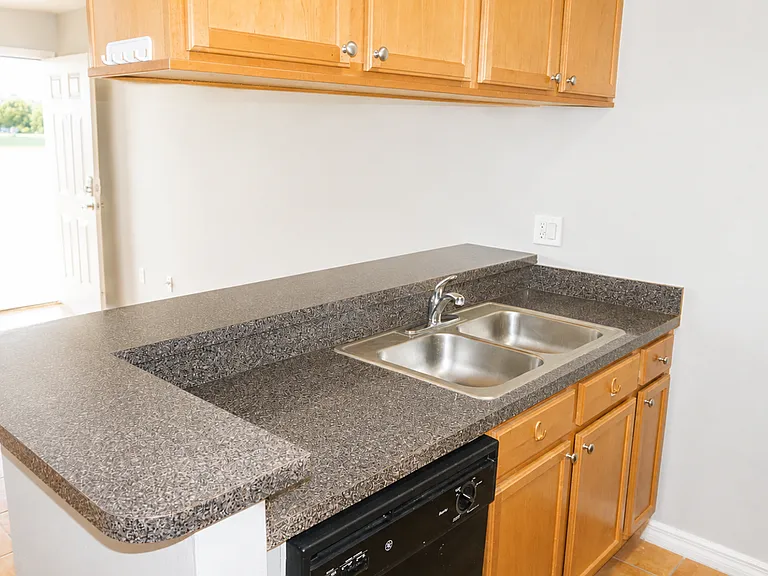 220 Lake Parsons Grn #206 — Photo 8