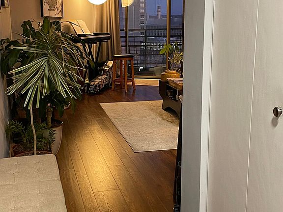 2nd image of 26 10th St W Unit 903