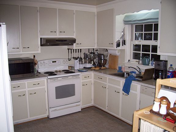 2nd image of 20 Carolyn Dr