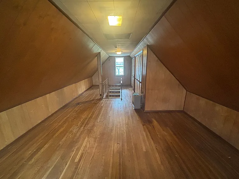 434 Katherine St — Photo 18
