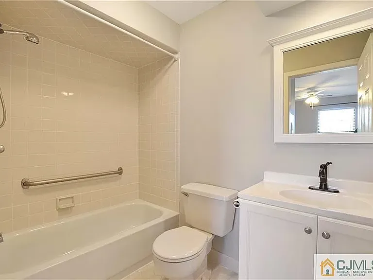 17 Lear Ct #17 — Photo 3