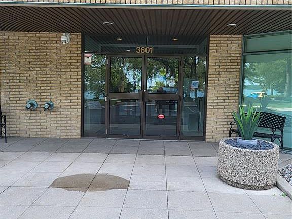 3rd image of 3601 Riverside Dr E #1006