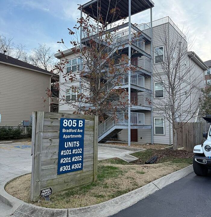 1st image of 805B Bradford Ave #101