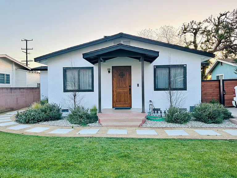 525 Sycamore Pl — Photo 1