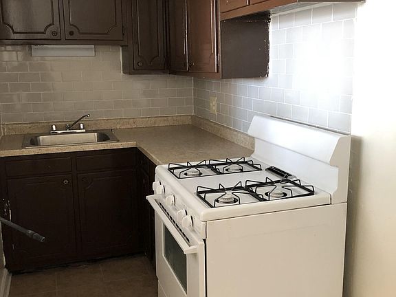 4th image of 6033 N Kenmore Ave #5