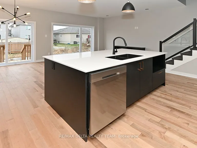 463 Denis St — Photo 9