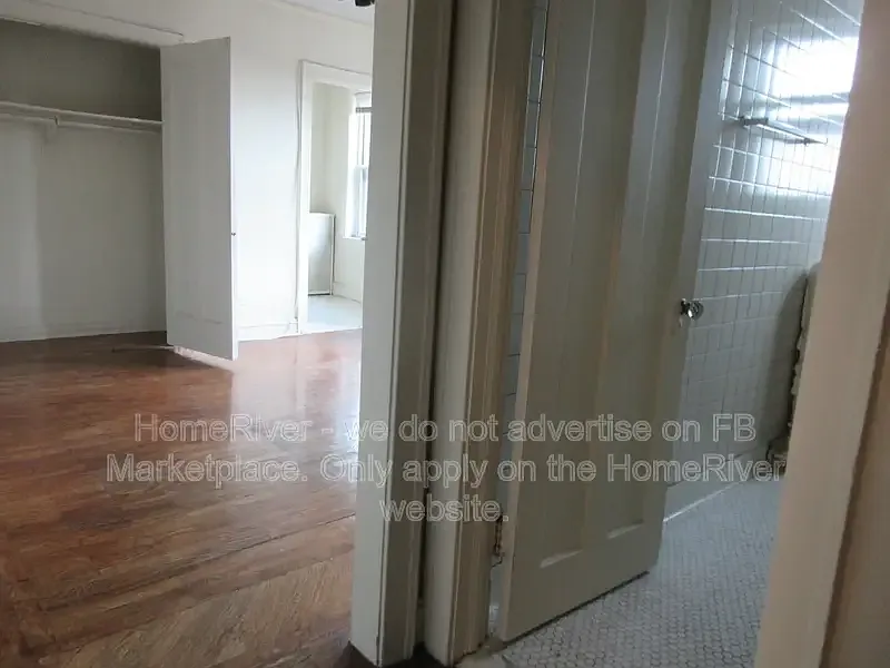 Building Photo - 3602 N Pine Grove Ave #4C