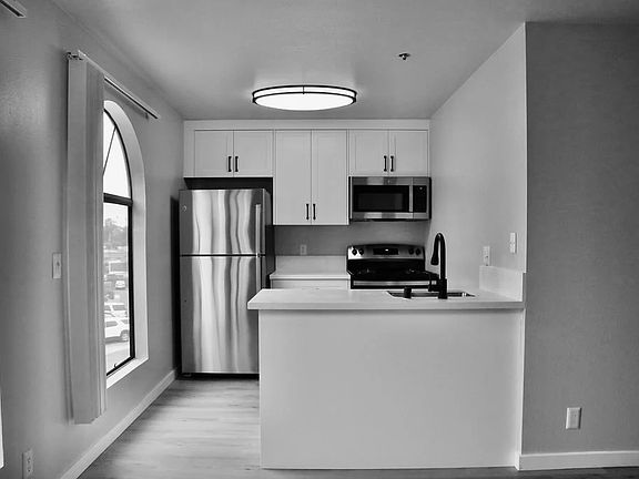 2nd image of 960 Vine St #Ddb2ac125