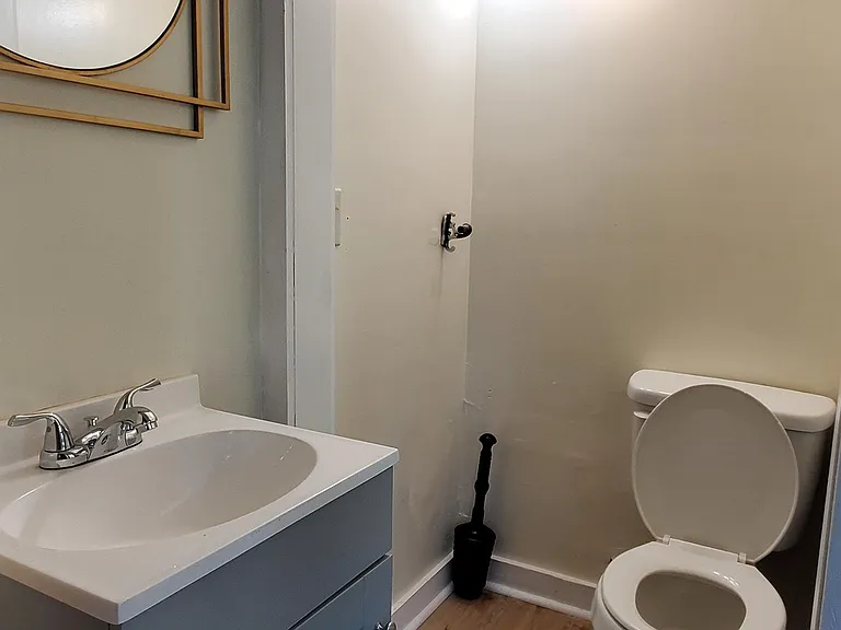 612 Gladstone St #B — Photo 9