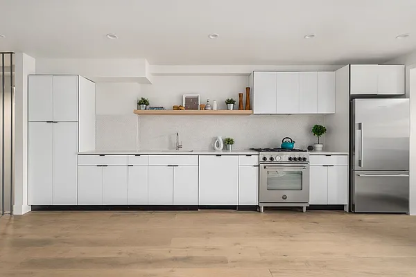 Sold by Park Property Advisors | media 26