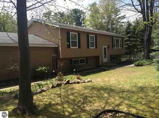 902 Livingston St, Elk Rapids, MI 49629