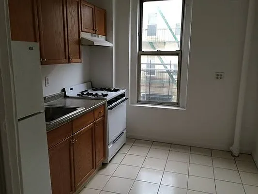 Rented by Universal Realty Group | media 1