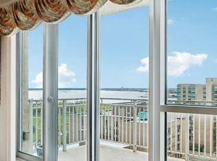 1522 On The Lake, Milwaukee, WI 53202