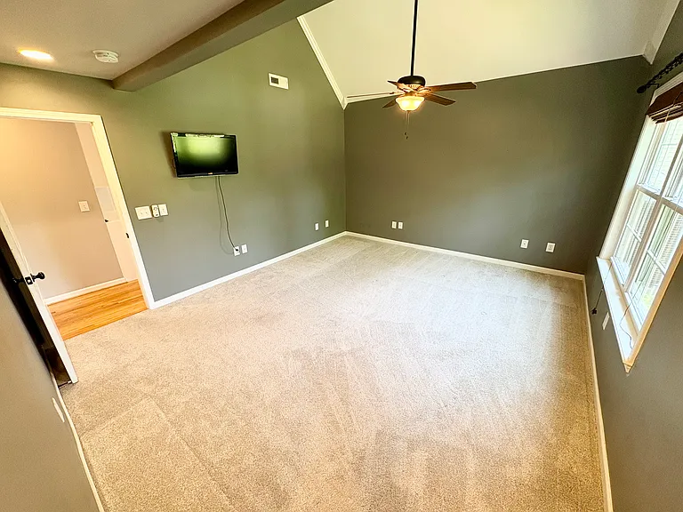 1233 Plymouth Ave — Photo 46